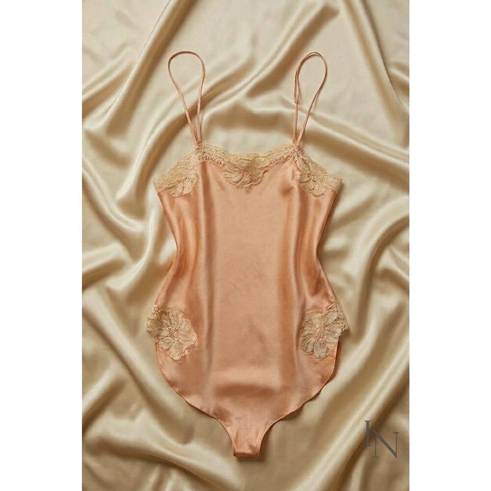 Victoria’s Secret Gold Label Silk Teddy – Peach Lace Trim – Size Large – Luxury